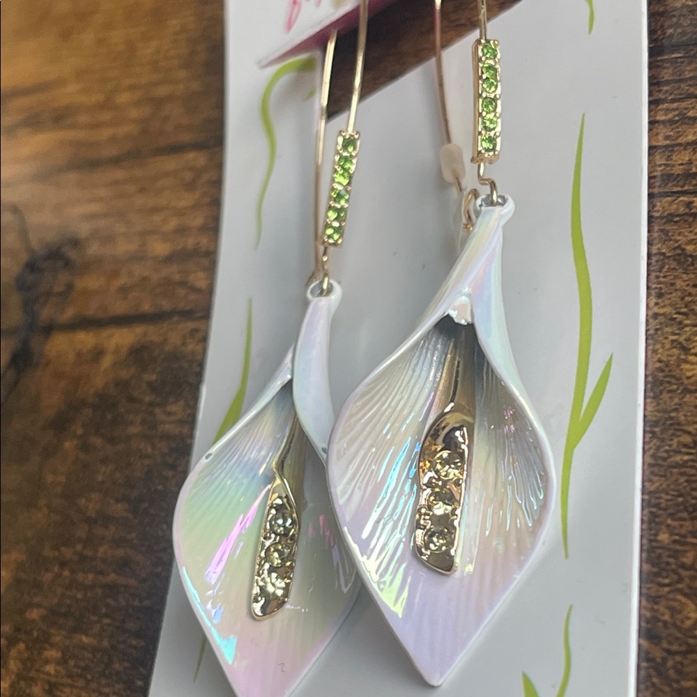 Betsey Johnson White Calla iridescent Drop Earrings with Green Crystal Accents - Picture 4 of 4